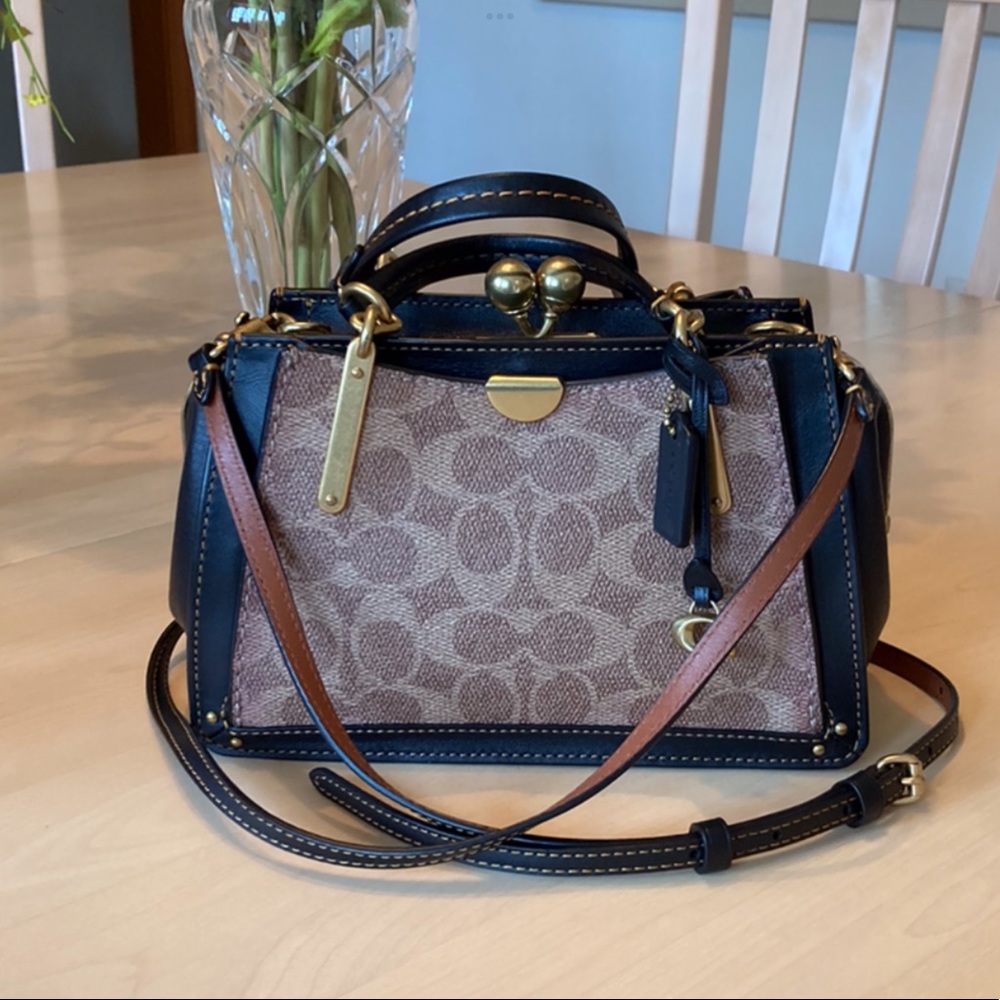 SOLD Like New 🖤 Coach Dreamer 21 in Signature Canvas & Leather